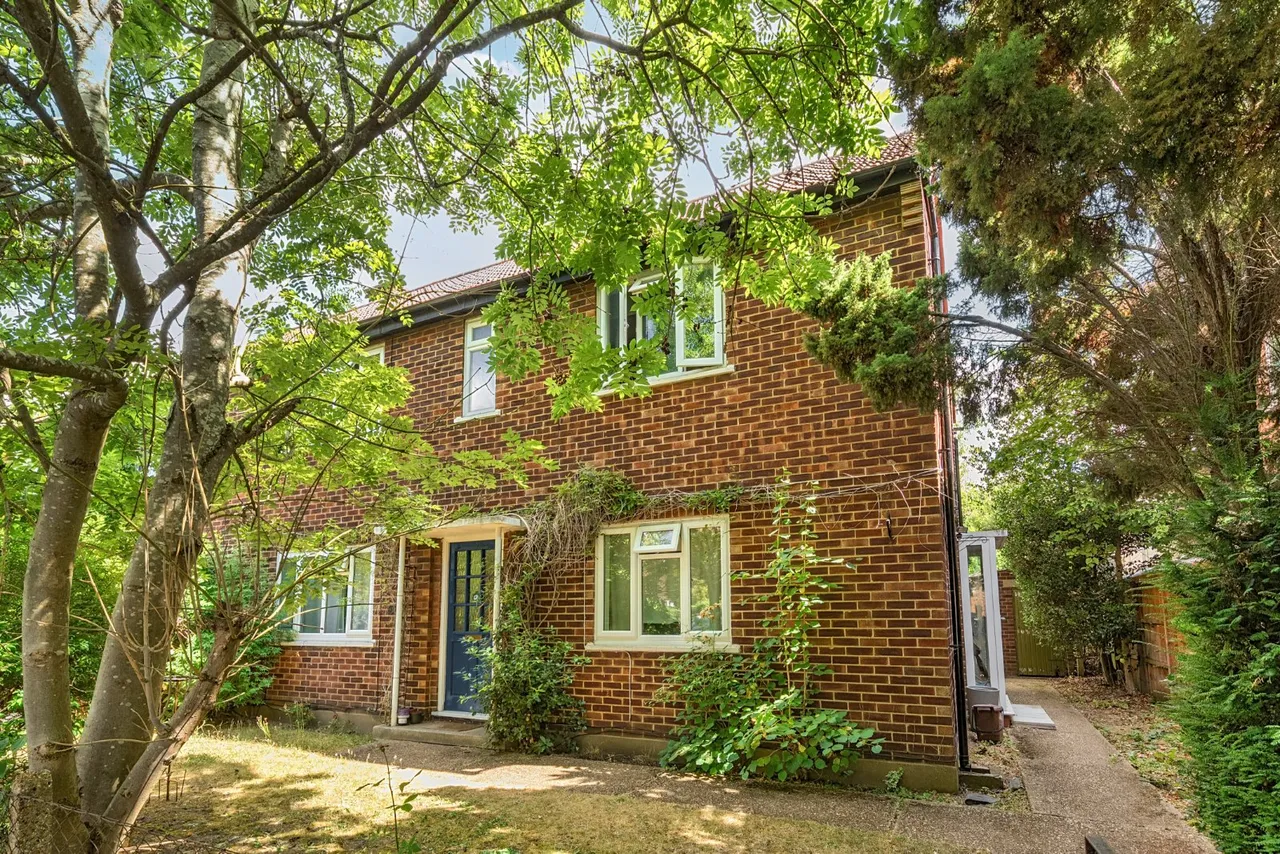 2 bed flat to rent — Cliveden Road, Wimbledon, London, SW19
