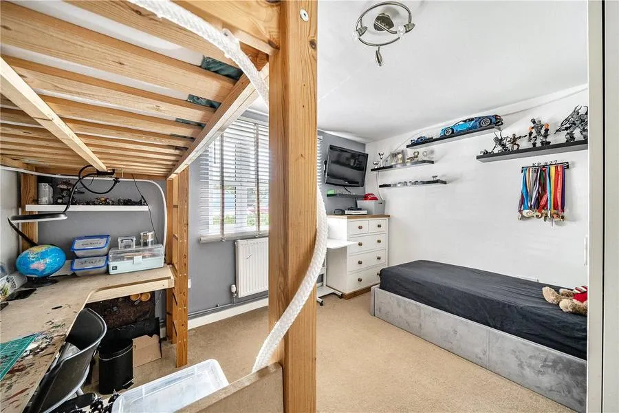 Hanger Court, Knaphill, GU21, photo 8