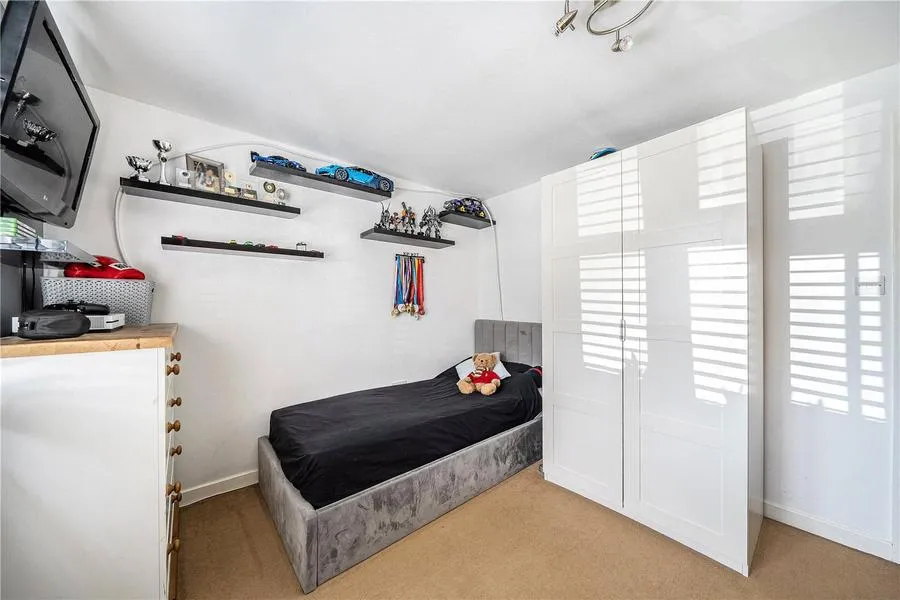Hanger Court, Knaphill, GU21, photo 9
