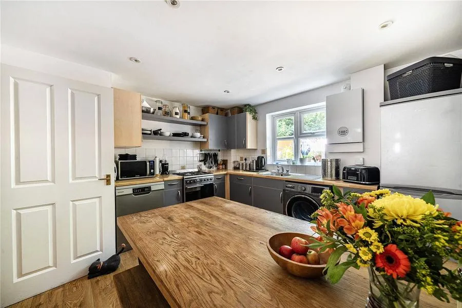Hanger Court, Knaphill, GU21, photo 4
