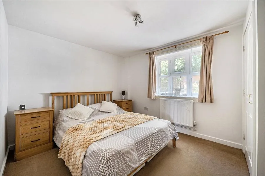 Hanger Court, Knaphill, GU21, photo 6