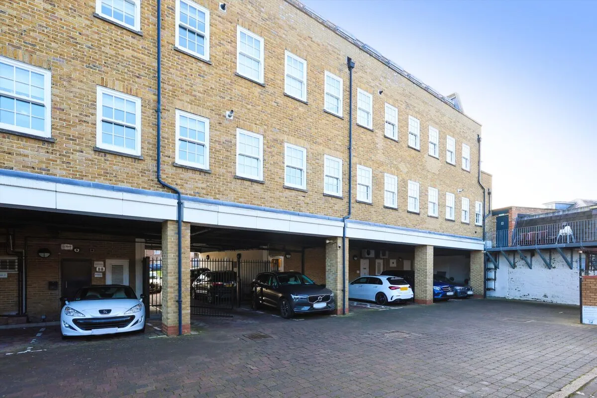 High Street, Esher, KT10, photo 10