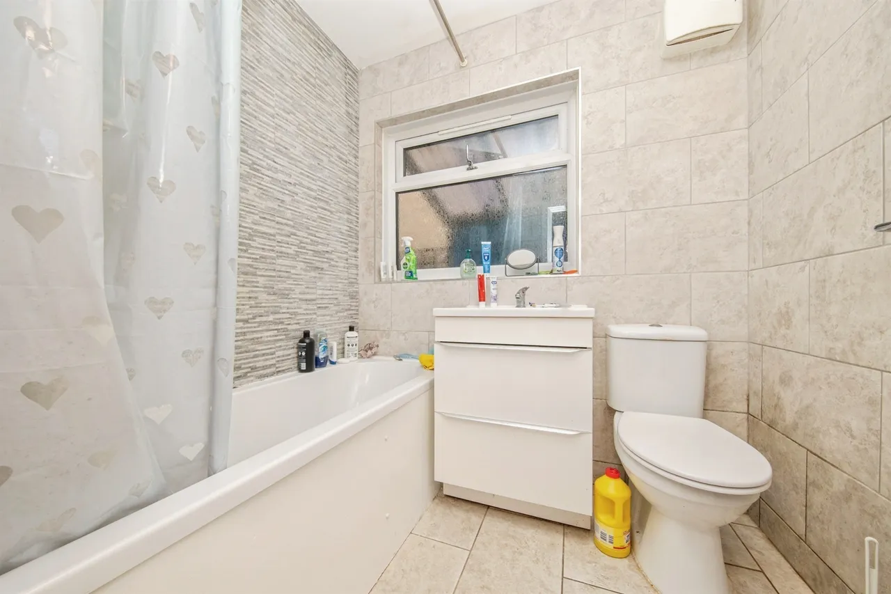 Tewkesbury Road, Clacton-On-Sea, photo 7