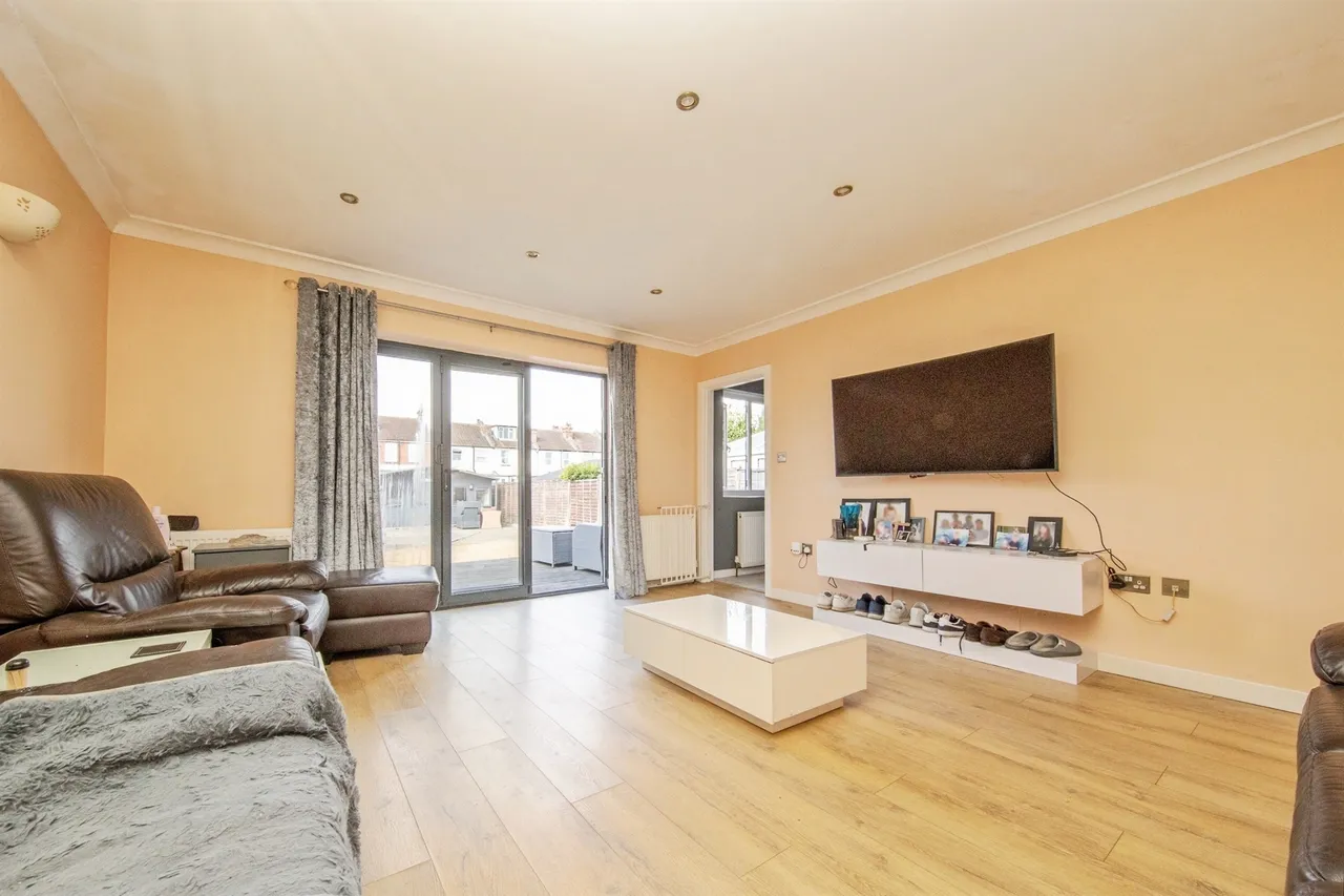Tewkesbury Road, Clacton-On-Sea, photo 2