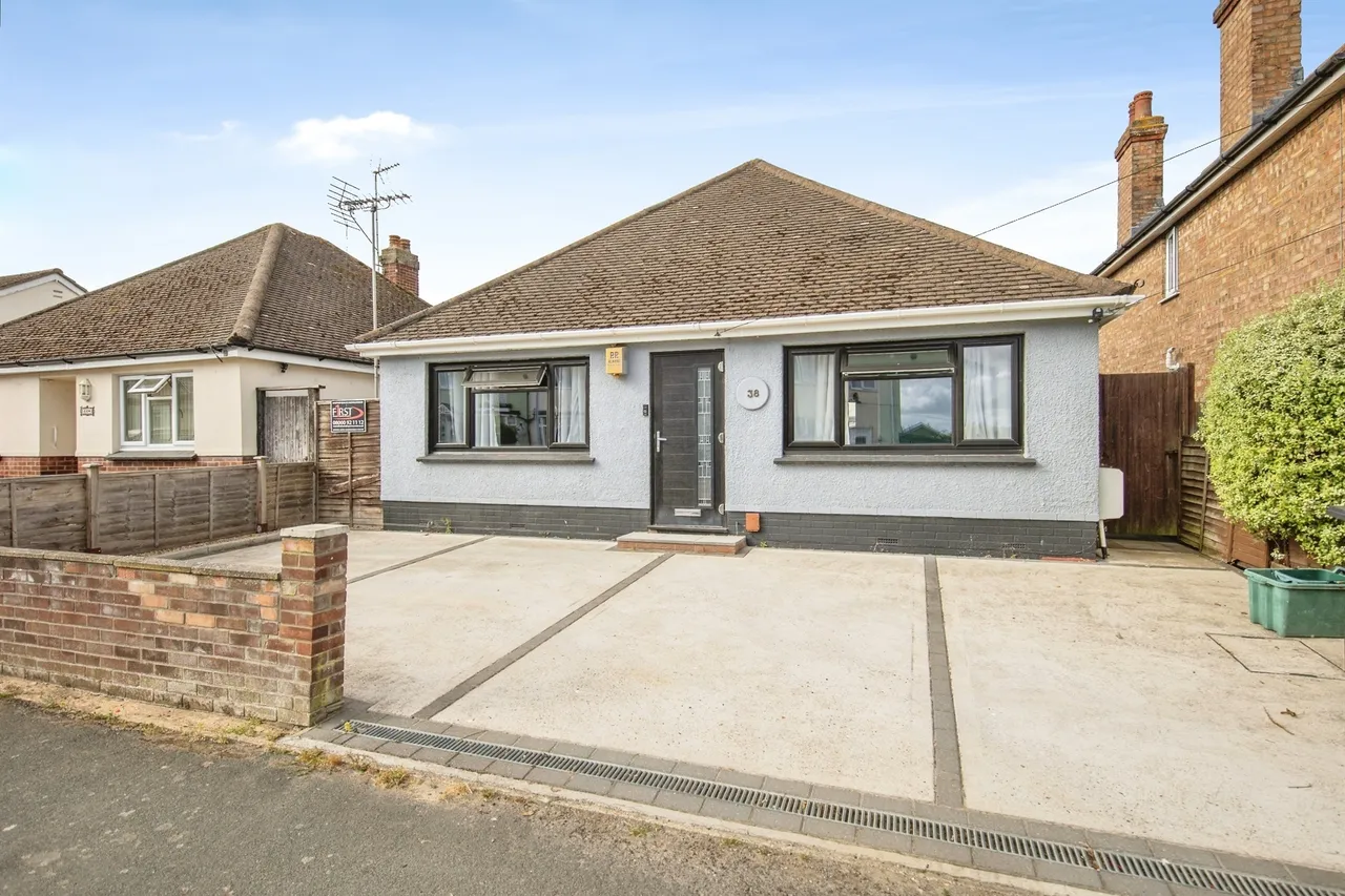 2 bed house for sale — Tewkesbury Road, Clacton-On-Sea