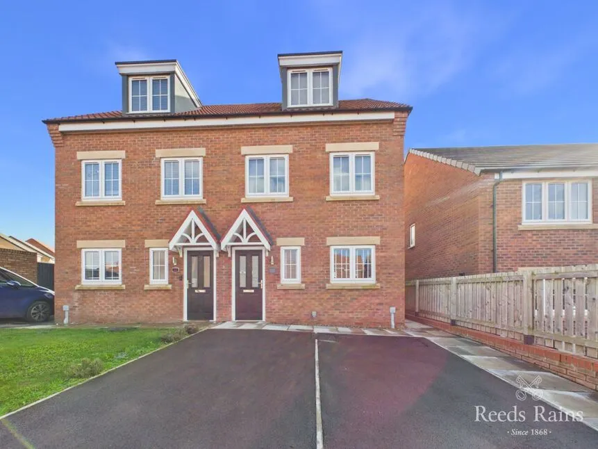 3 bed house for sale, Millfields Drive, YO13