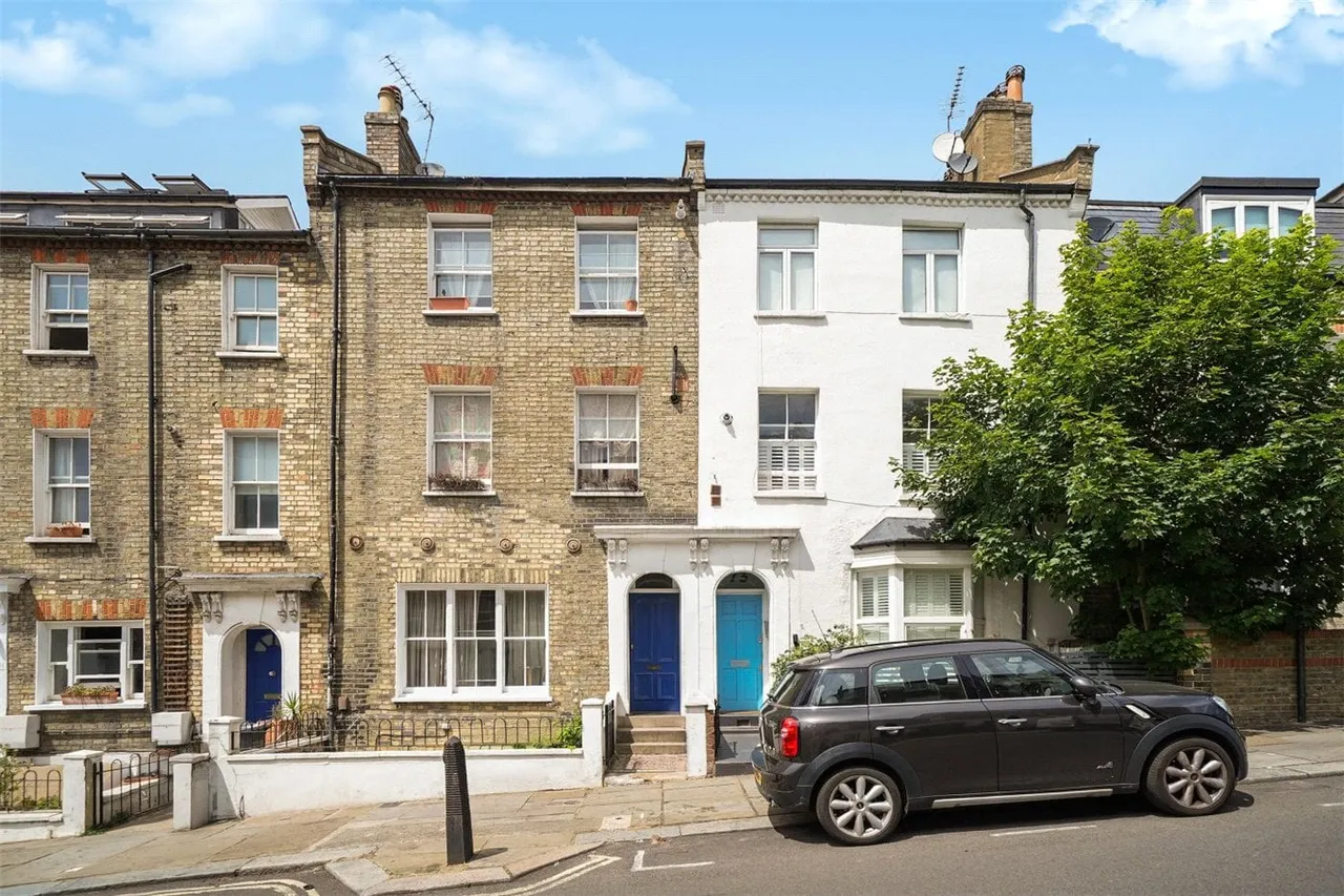 2 bed flat for sale, Chetwynd Road, London, NW5