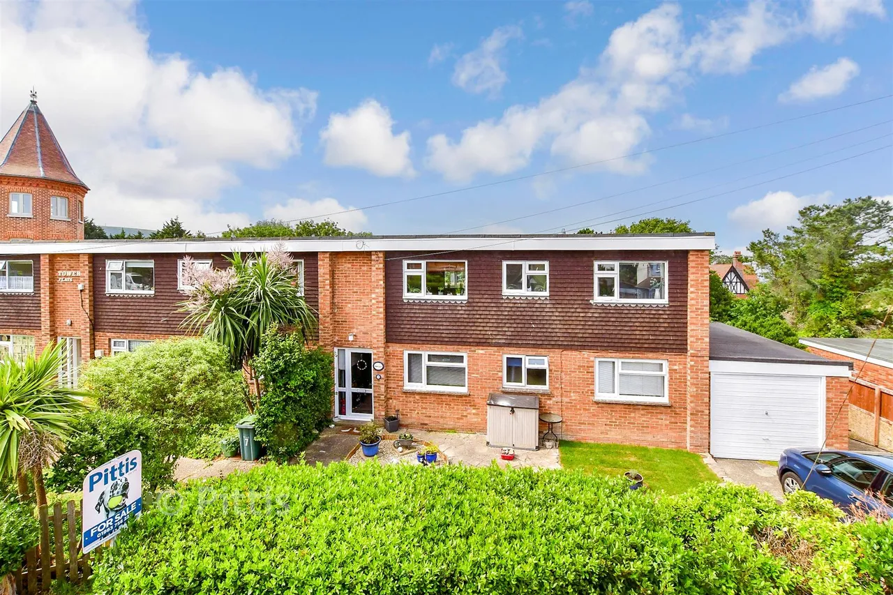 3 bed flat for sale, Ward Road, Totland, PO39