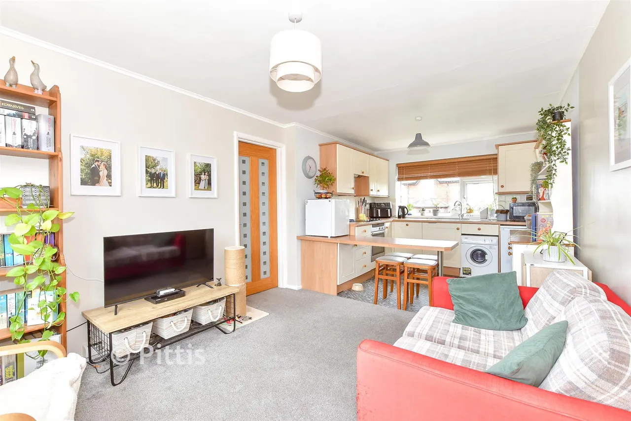 Ward Road, Totland, PO39, photo 3