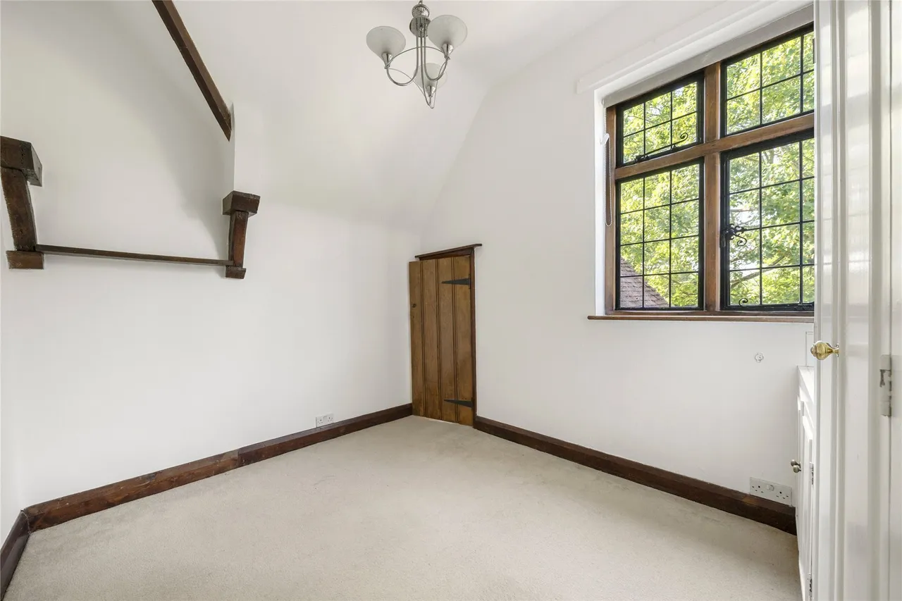 Esher Place Avenue, Esher, Surrey, KT10, photo 11