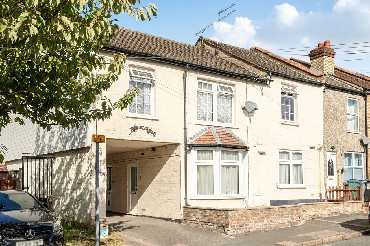 1 bed flat for sale, Dairy Mews, WD18
