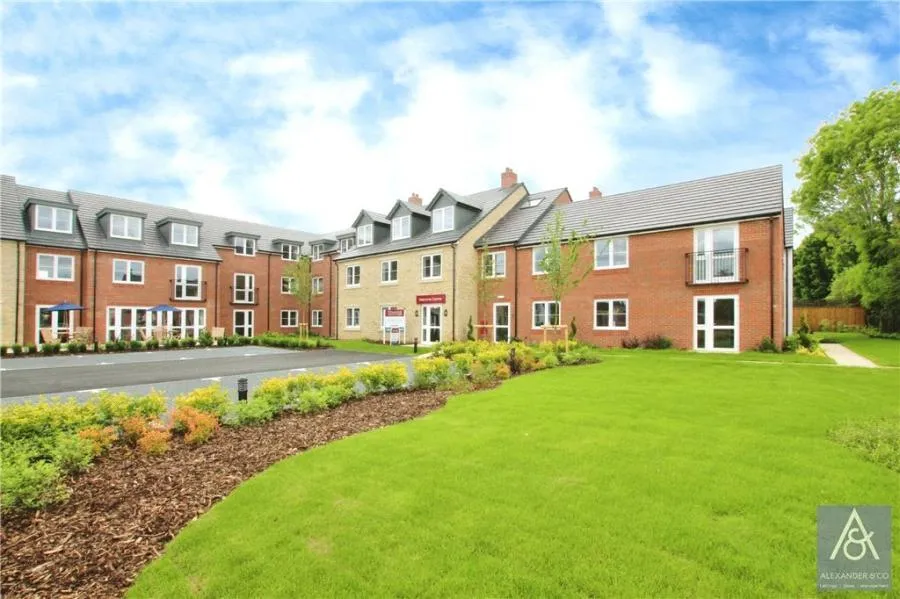 2 bed flat for sale, Halse Road, Brackley, NN13