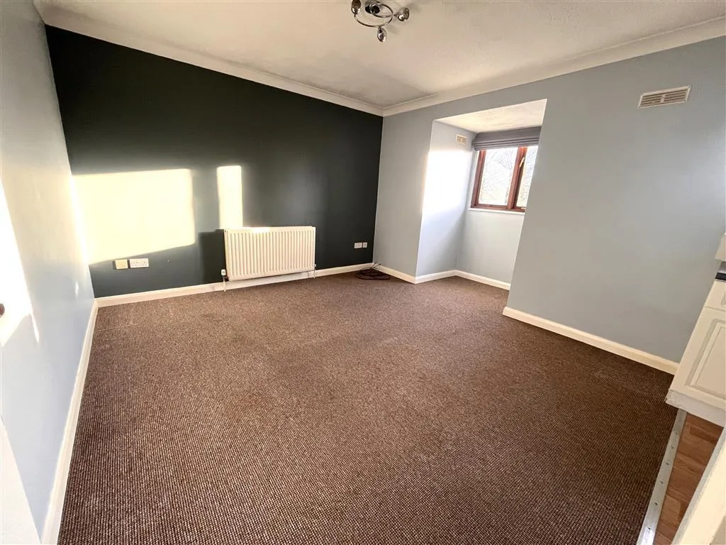 Gordon Court, PE13, photo 2