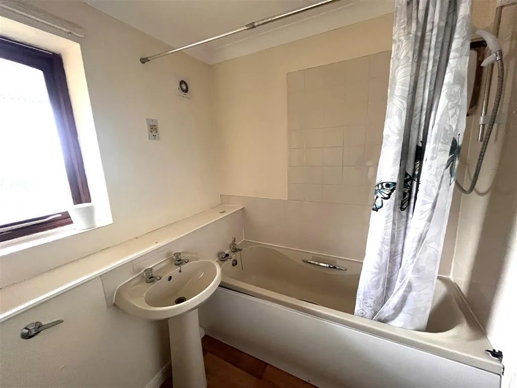 Gordon Court, PE13, photo 4