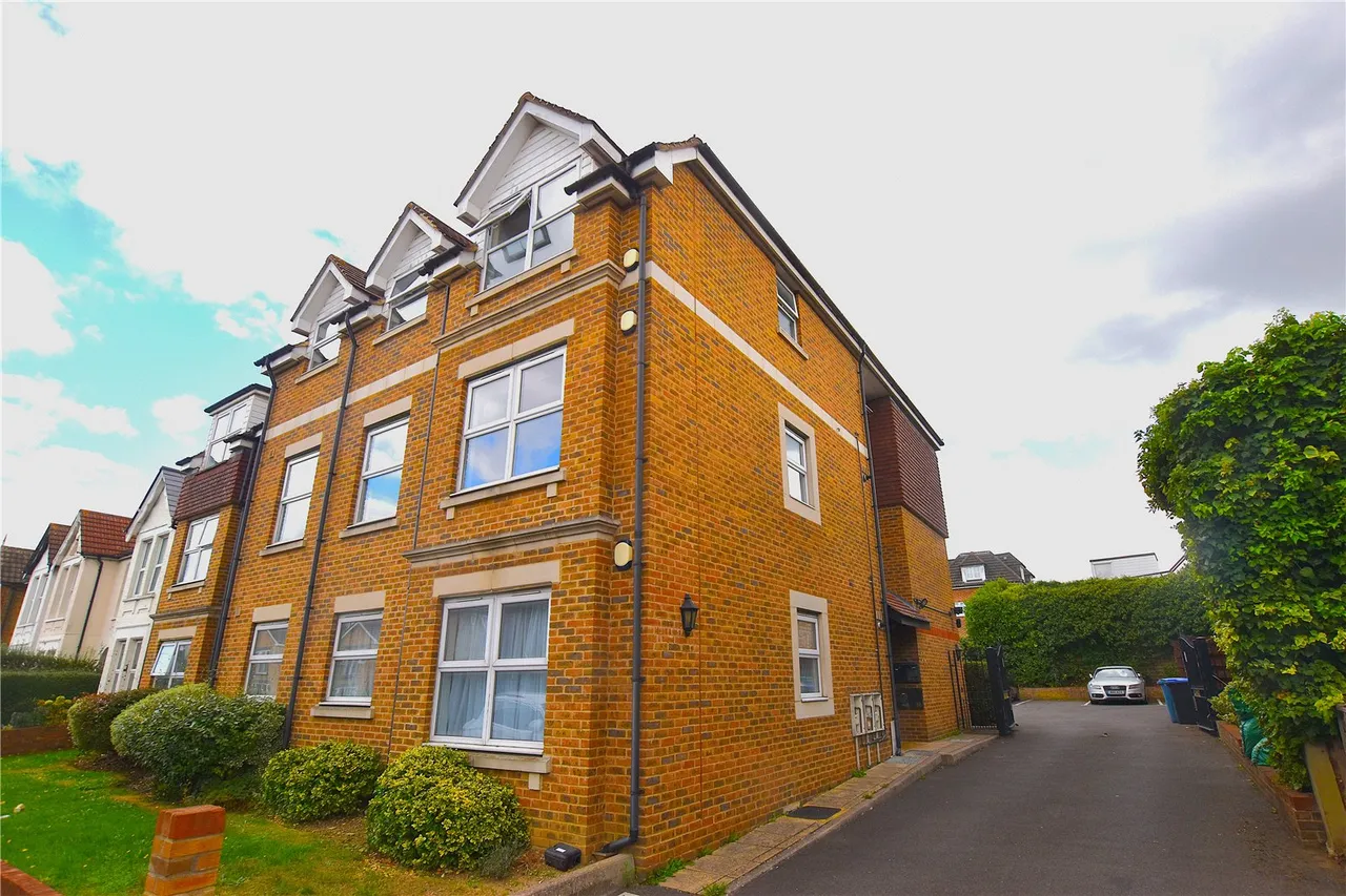 2 bed flat to rent, Ravenscroft Road, Beckenham, BR3