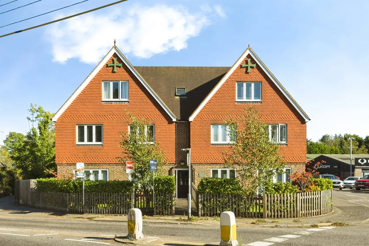 2 bed flat for sale, Cuckfield Road, Ansty, RH17