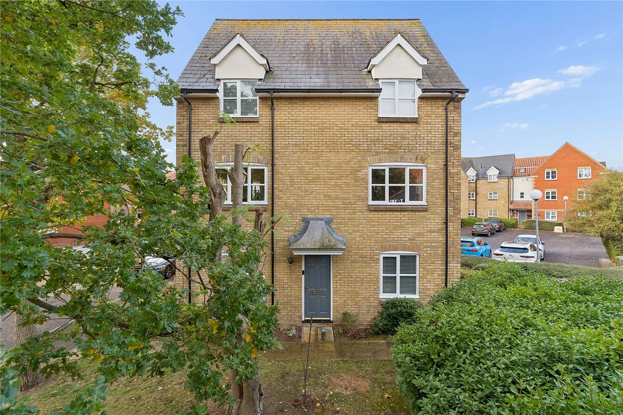 2 bed flat for sale, Hazel Close, Noak Bridge, SS15