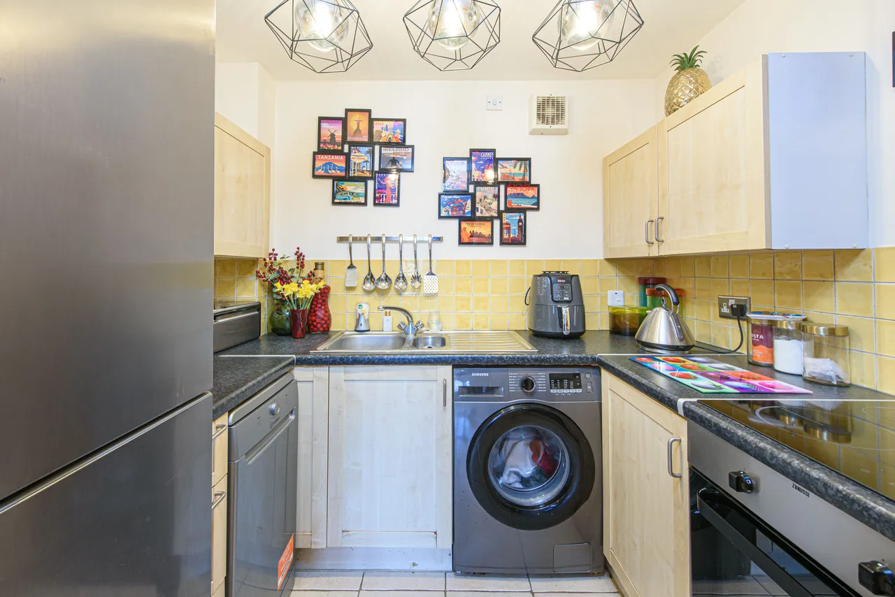 5 Brocade Court, 138 Colindeep Lane, London, photo 7