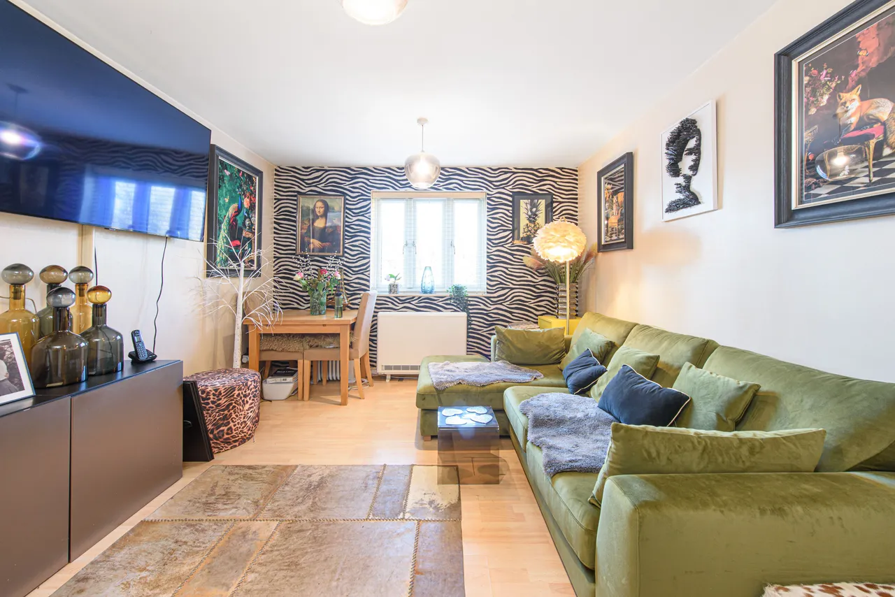 5 Brocade Court, 138 Colindeep Lane, London, photo 4