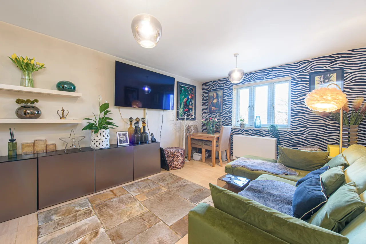 1 bed flat for sale — 5 Brocade Court, 138 Colindeep Lane, London