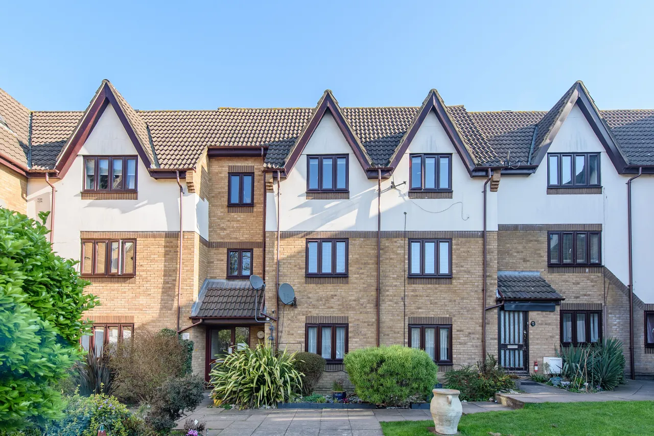 5 Brocade Court, 138 Colindeep Lane, London, photo 3