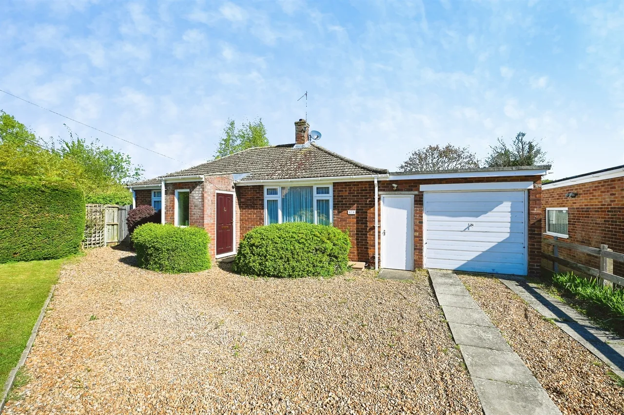 2 bed house for sale — Centre Vale, Dersingham, King's Lynn