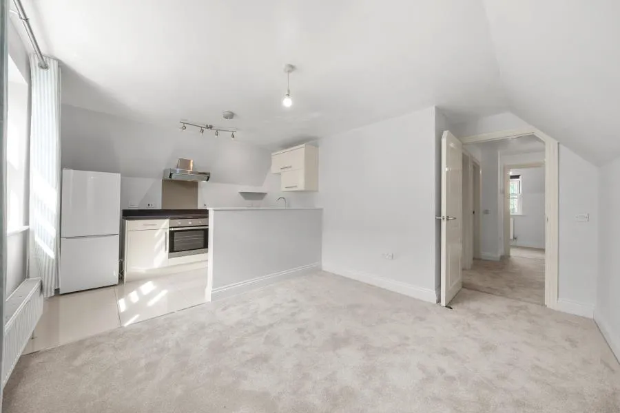 Crouch Oak Lane, Addlestone, KT15, photo 3