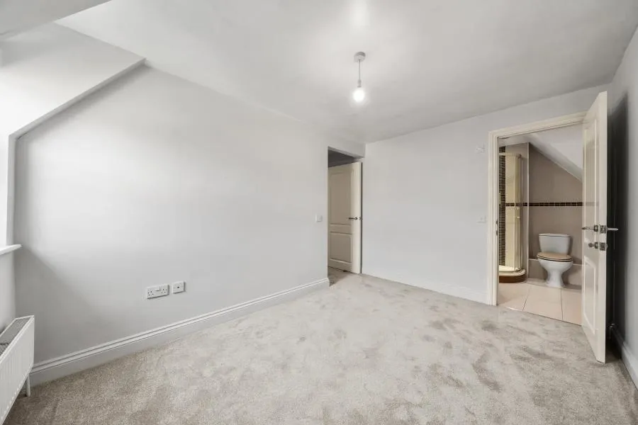 Crouch Oak Lane, Addlestone, KT15, photo 6