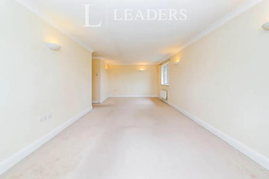 London Road, East Grinstead, RH19, photo 4