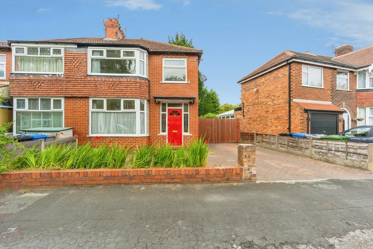 3 bed house for sale — Manley Road, Sale, Greater Manchester, M33