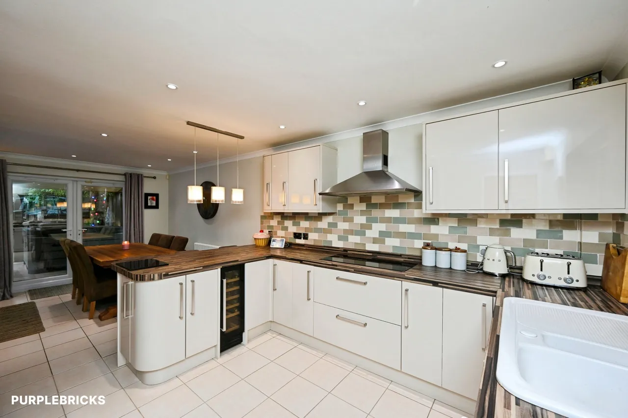 Dovedale Avenue, Sutton-In-Ashfield, NG17, photo 5