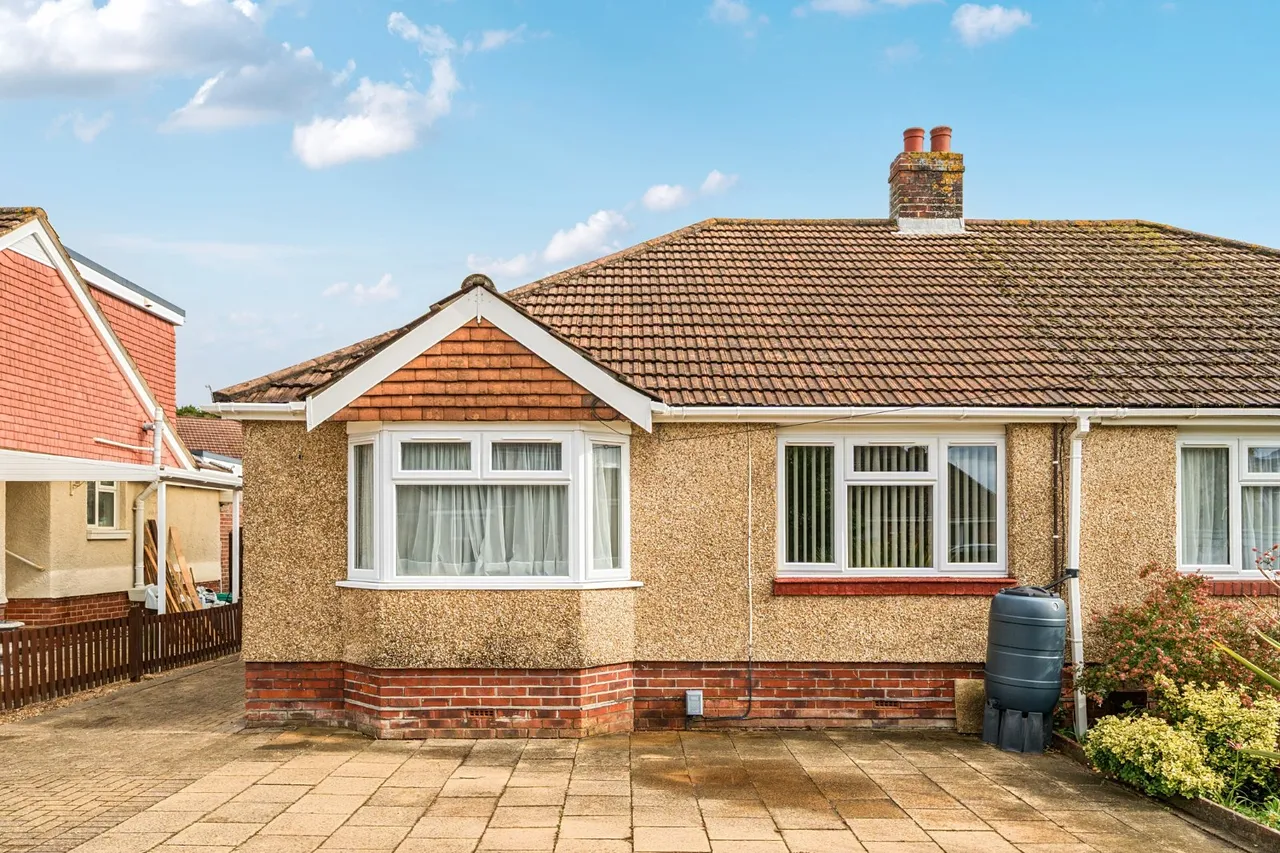 3 bed house for sale, Hunts Pond Road, Park Gate, SO31