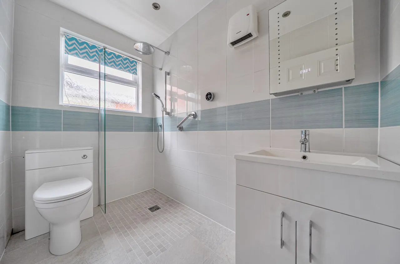 Hunts Pond Road, Park Gate, SO31, photo 13
