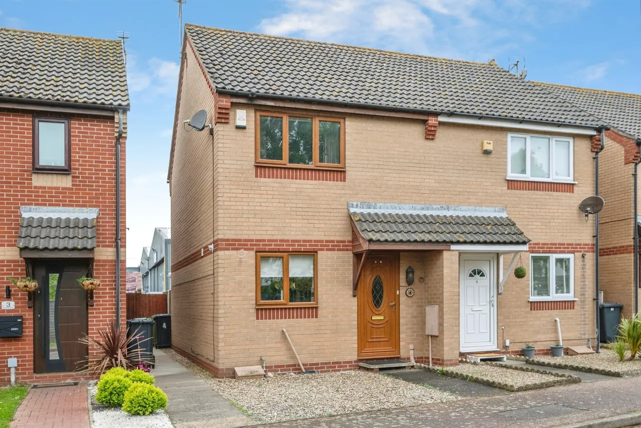 2 bed house for sale — Admirals Quay, Great Yarmouth