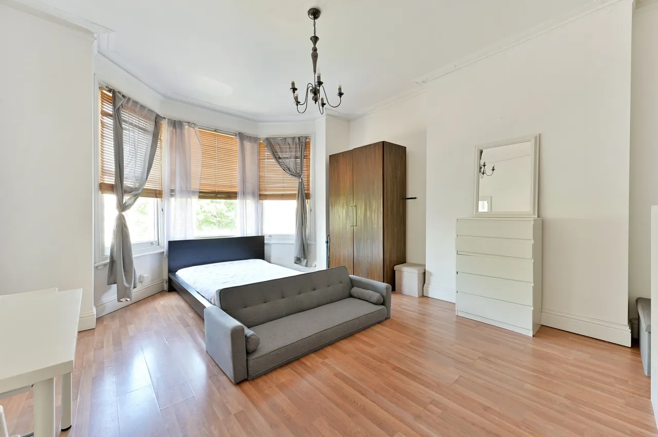 London, SW20, photo 4