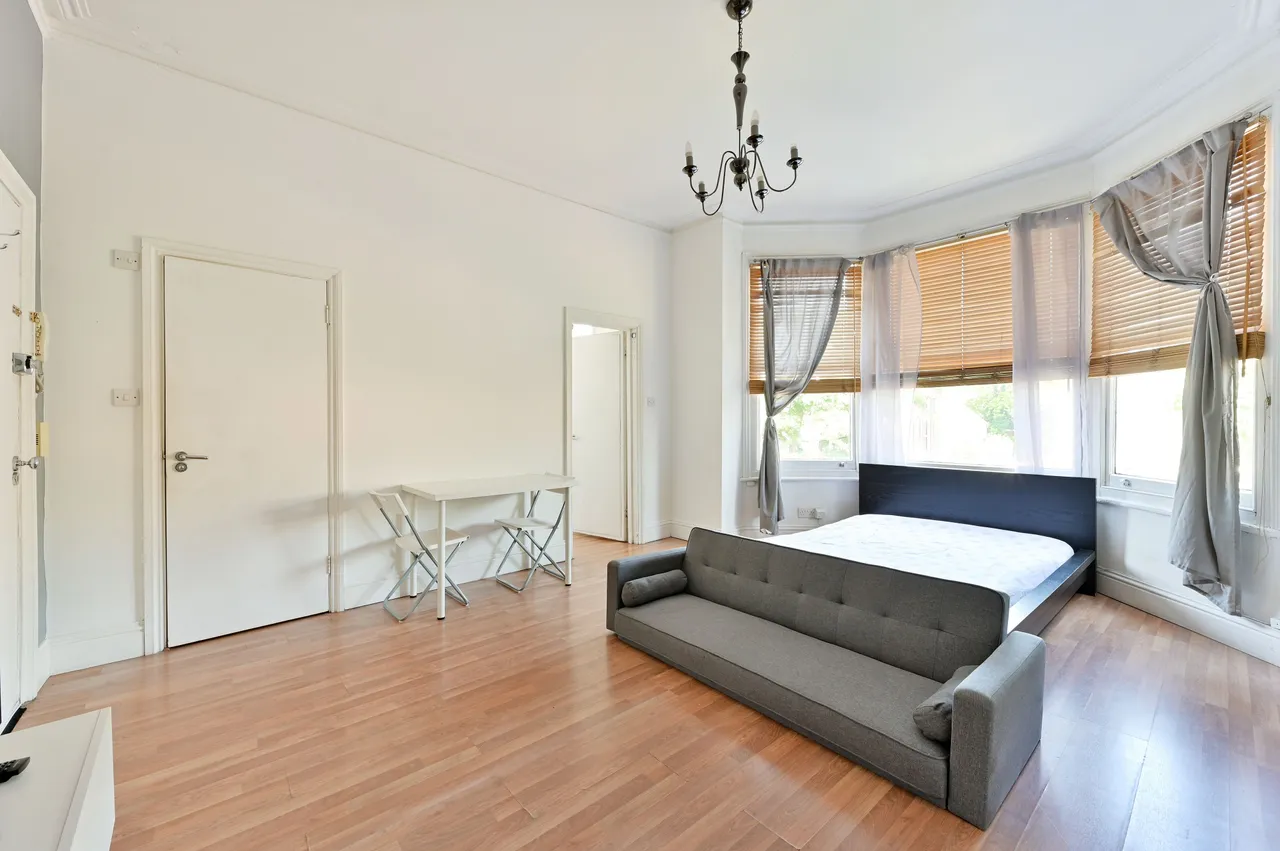 London, SW20, photo 5