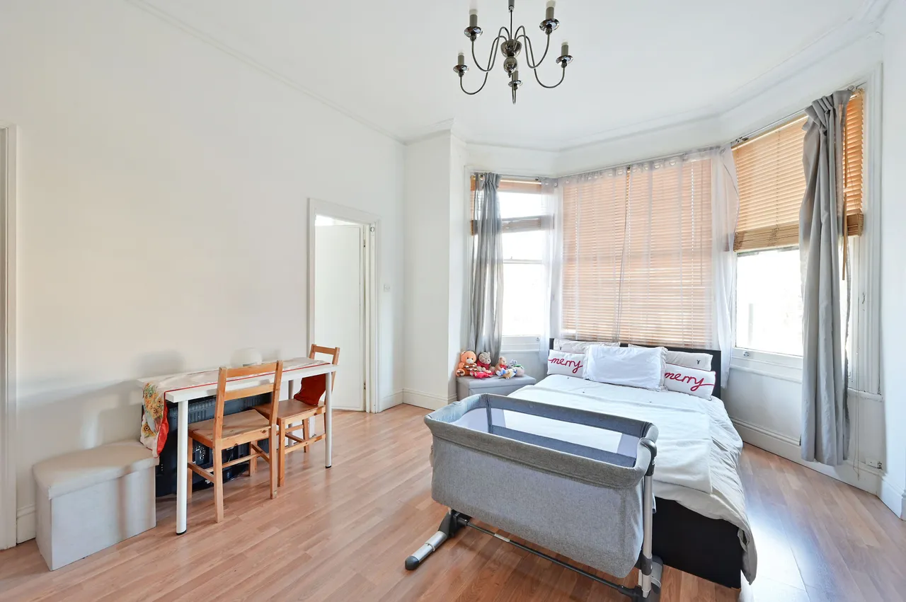 London, SW20, photo 2