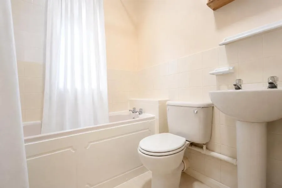Statham Court, Amen Corner, RG42, photo 8