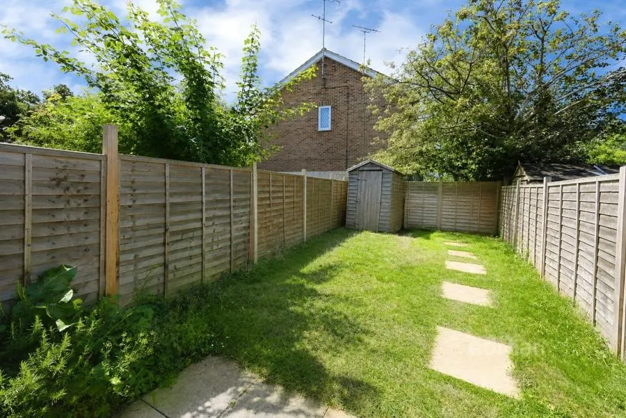 Statham Court, Amen Corner, RG42, photo 5