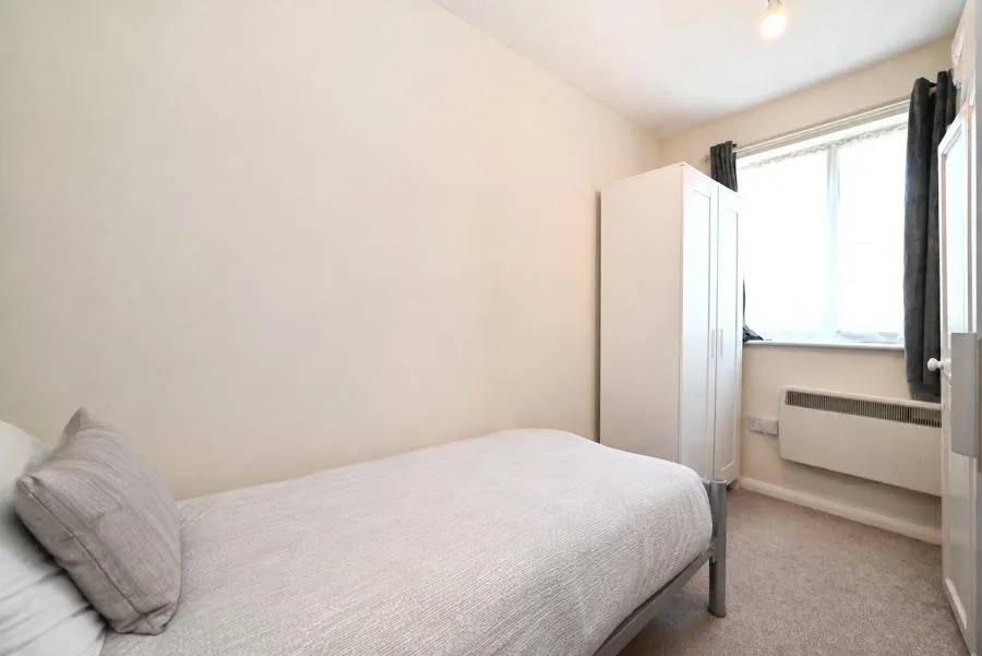Statham Court, Amen Corner, RG42, photo 7