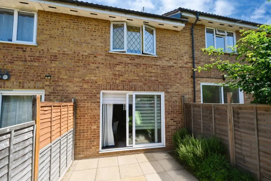 Statham Court, Amen Corner, RG42, photo 9