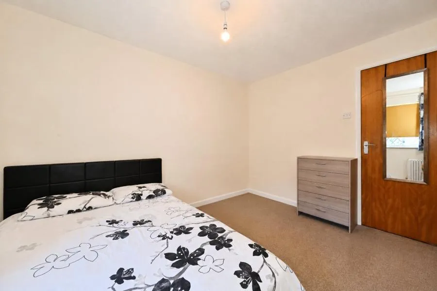 Statham Court, Amen Corner, RG42, photo 4