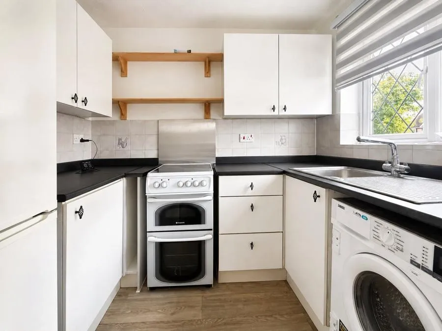 Statham Court, Amen Corner, RG42, photo 3