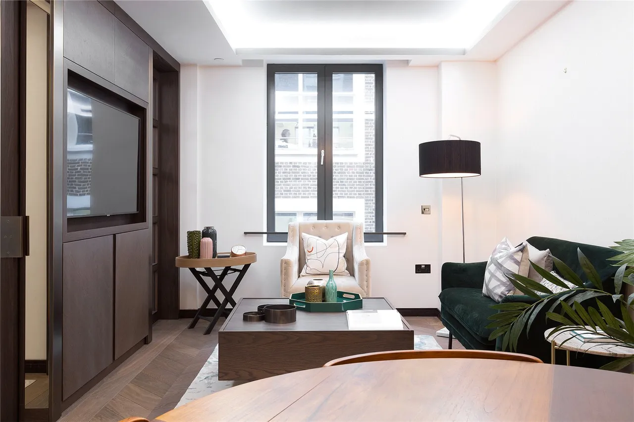 1 bed flat to rent, Golden Square, Soho, W1F