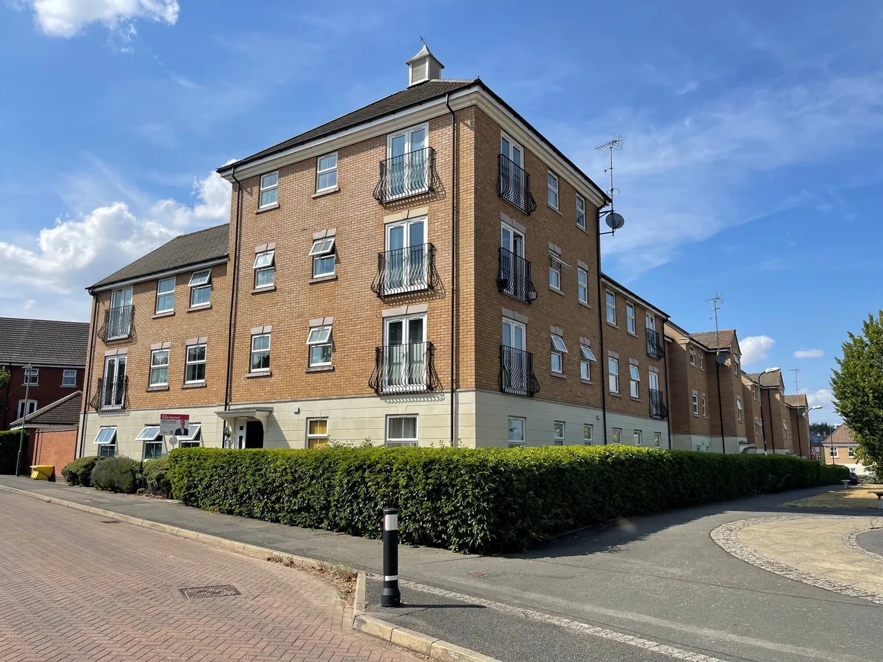 2 bed flat to rent — Flaxdown Gardens, Coton Park