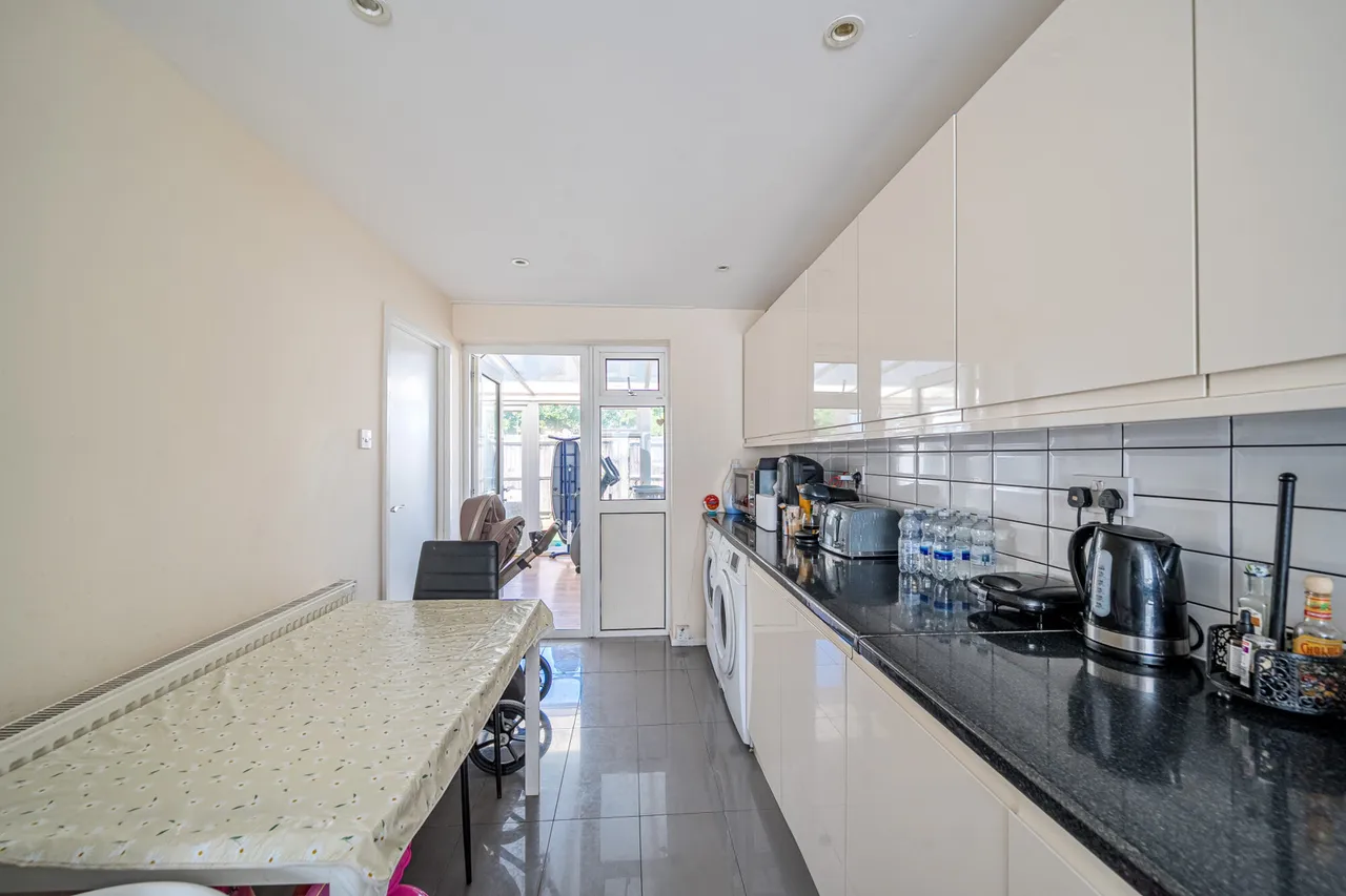 Trenchard Close, Stanmore, HA7, photo 13