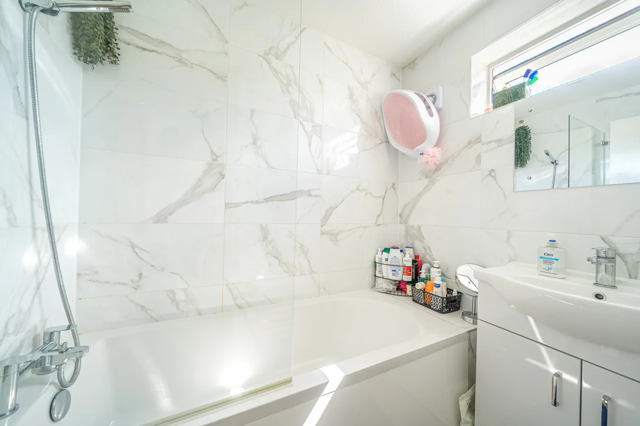 Trenchard Close, Stanmore, HA7, photo 9