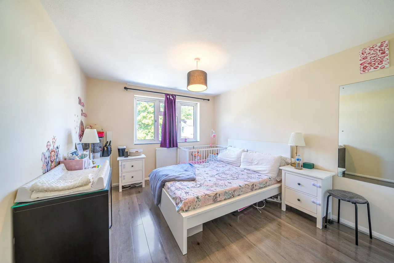 Trenchard Close, Stanmore, HA7, photo 6