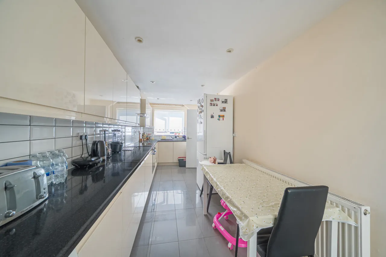 Trenchard Close, Stanmore, HA7, photo 5