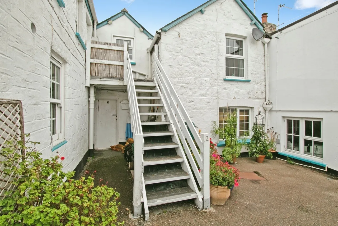 1 bed flat for sale, Church Street, St Columb Minor, TR7